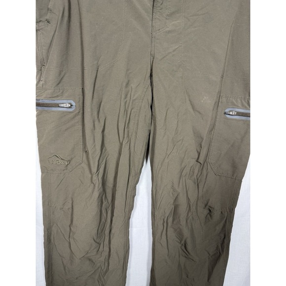 LL Bean Cargo Pants Men's 30x34 Khaki Nylon Spandex Outdoor Travel Lightweight - Picture 3 of 13